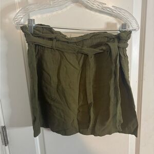 Entro Olive Green mini belted skirt size l EUC